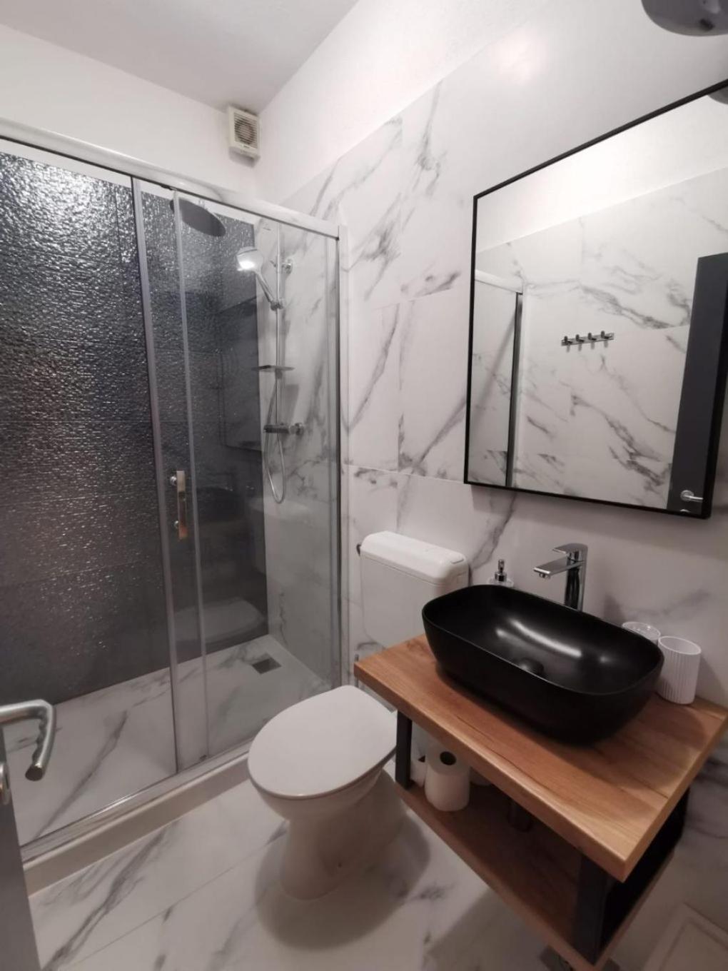 Apartments Domagoj - On The Beach ลูโคโวชูการ์เย ภายนอก รูปภาพ